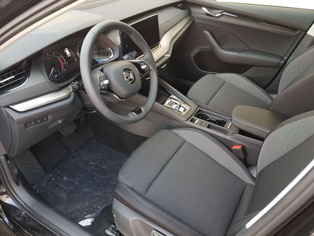 Skoda / Octavia / Schwarz / Ambition / / Dsg Black Magic Metallic 