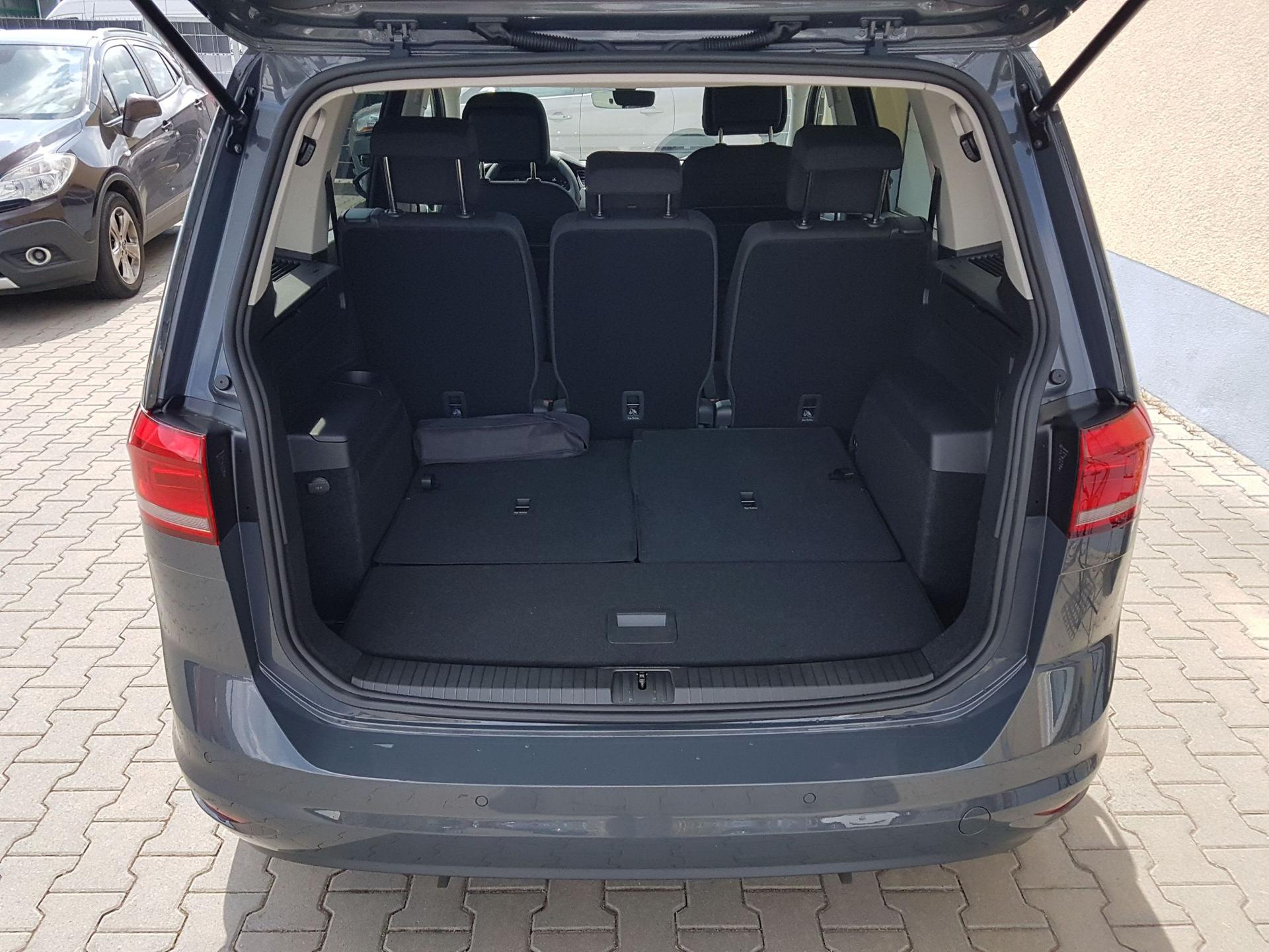 Volkswagen Touran Comfortline 7 Sitze+ACC+SHZ Neuwagen mit Rabatt -  EU-Reimporte günstig