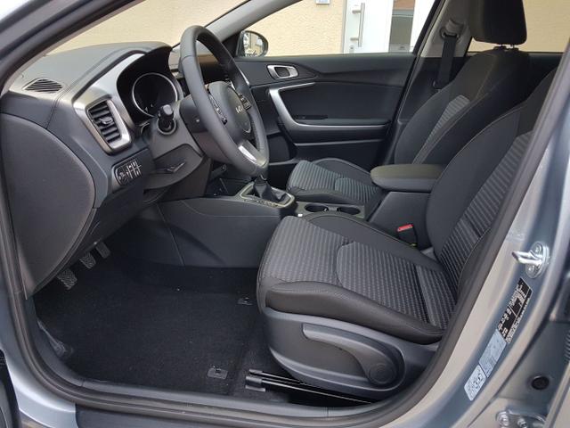 Kia / Ceed / Silber / Top / / , Beispielbilder, ggf. teilweise mit Sonderausstattung