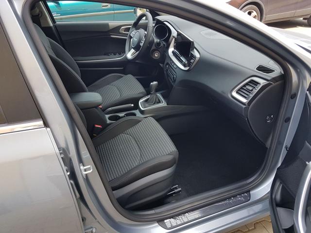 Kia / Ceed / Silber / Top / / , Beispielbilder, ggf. teilweise mit Sonderausstattung