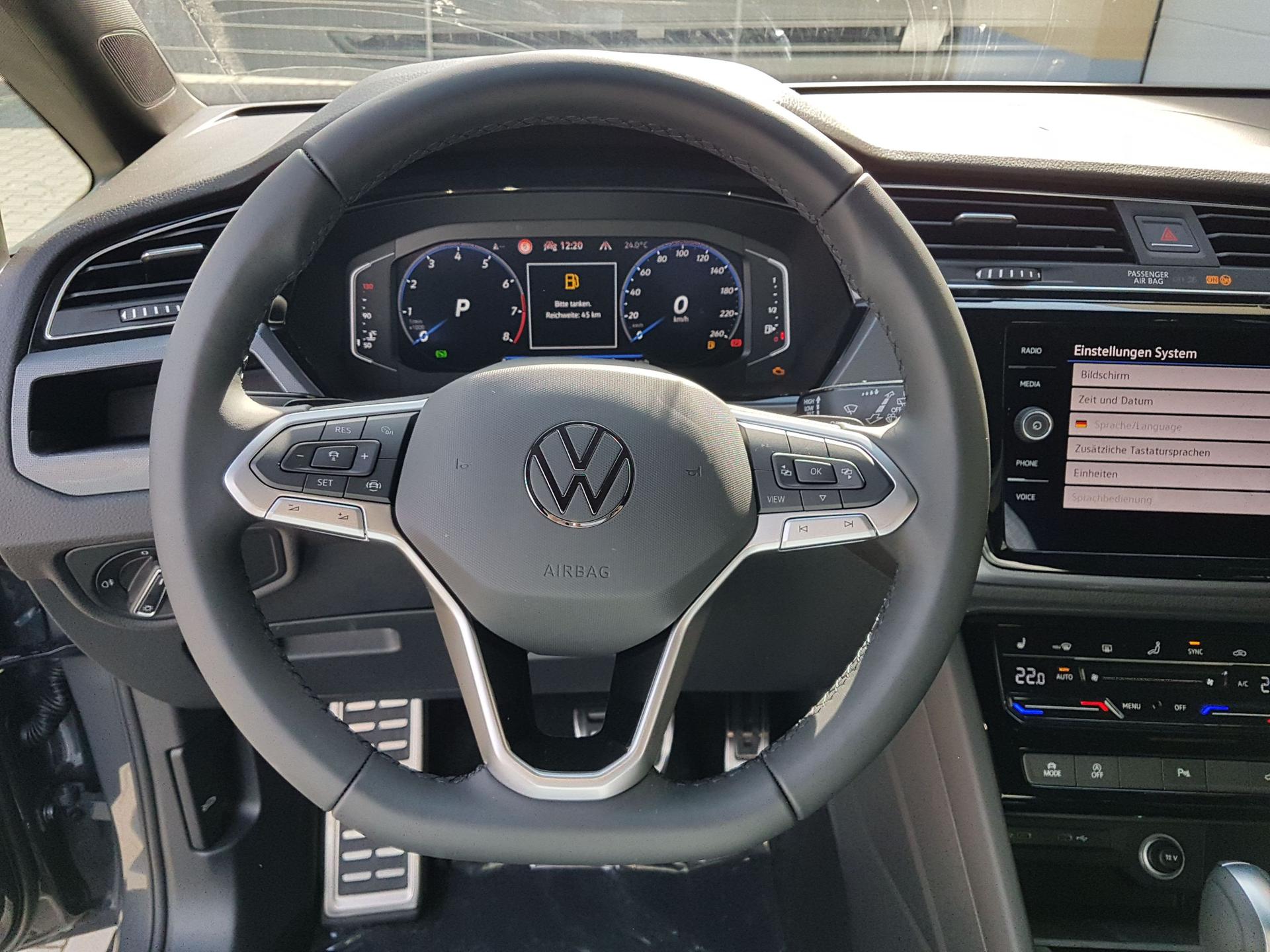 VW Touran IQ Highline / R Line Modell 2023 / 7 Sitzer in Sylt - Westerland, VW Touran Gebrauchtwagen