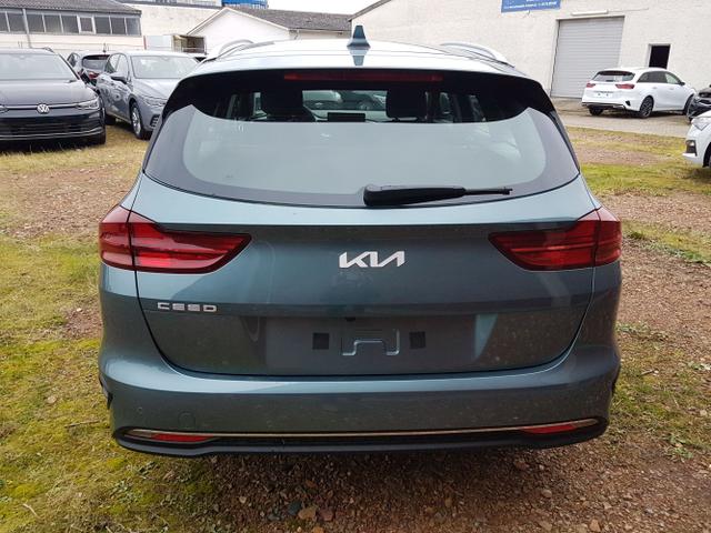 Kia / Ceed / Grün / Spin / / Yucca Steel Grey Met. DSG, Bild dient zur Illustration und zeigt aufpreispflichtige Sonderausstattung. "Die Herstellergarantie beginnt bei EU-Fahrzeugen bereits bei Auslieferung vom ausländischen Lieferanten und kann um mehr als 14 Tage verkürzt sein.