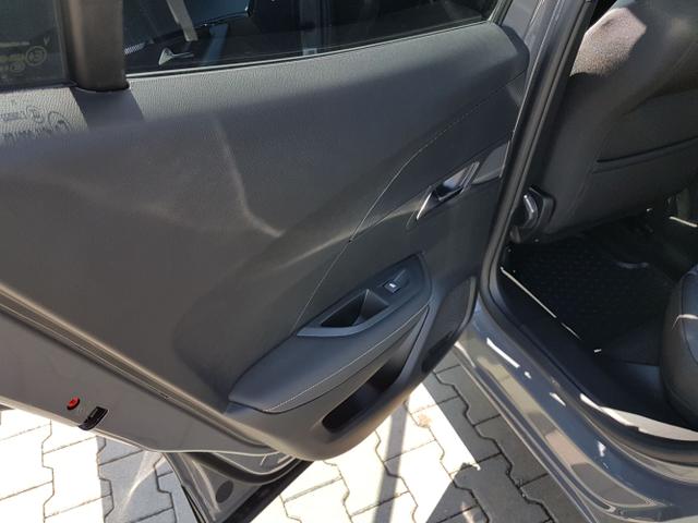 Peugeot / 2008 / Grau / Allure / / DSG, Beispielbilder, ggf. teilweise mit Sonderausstattung