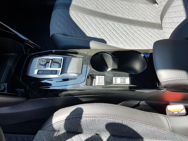 Peugeot / 2008 / Grau / Allure / / DSG, Beispielbilder, ggf. teilweise mit Sonderausstattung