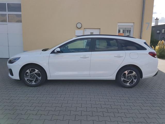 Hyundai / i30 Kombi / Weiß / Smart / / 