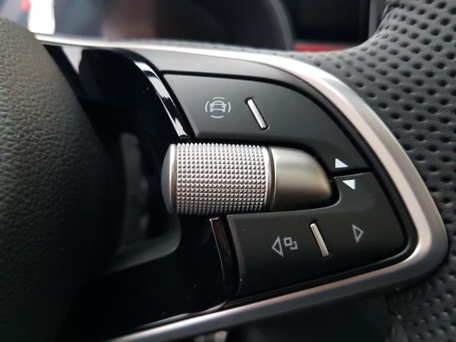 Skoda / Kamiq / Wei&szlig; / Monte Carlo AHK / / , Beispielbilder, ggf. teilweise mit Sonderausstattung