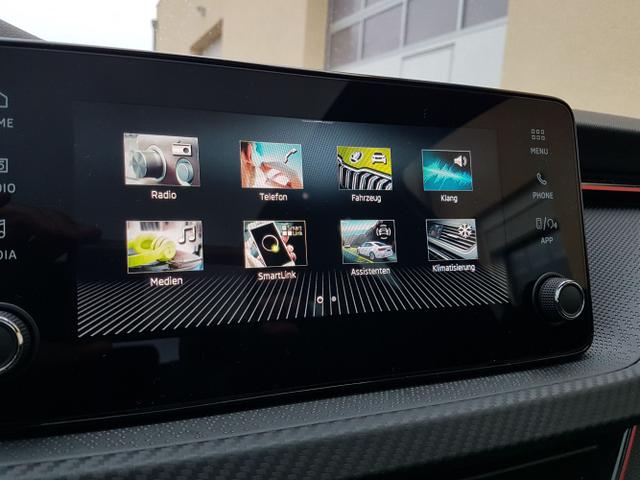 Skoda / Kamiq / Wei&szlig; / Monte Carlo AHK / / , Beispielbilder, ggf. teilweise mit Sonderausstattung