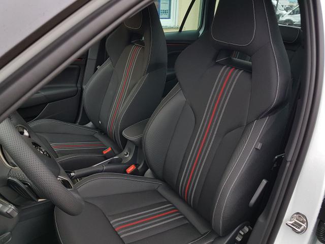 Skoda / Kamiq / Wei&szlig; / Monte Carlo AHK / / , Beispielbilder, ggf. teilweise mit Sonderausstattung