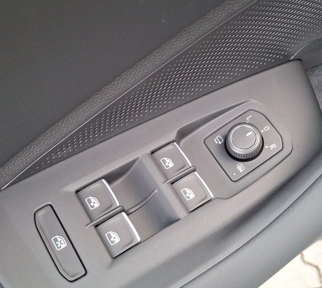 Volkswagen / Passat Variant / Grau / / / , Beispielbilder, ggf. teilweise mit Sonderausstattung
