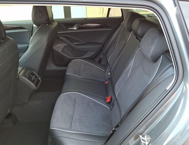 Volkswagen / Passat Variant / Grau / / / , Beispielbilder, ggf. teilweise mit Sonderausstattung