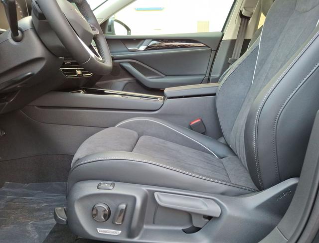 Volkswagen / Passat Variant / Grau / / / , Beispielbilder, ggf. teilweise mit Sonderausstattung