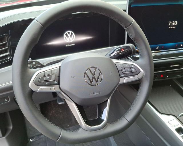 Volkswagen / Passat Variant / Grau / / / , Beispielbilder, ggf. teilweise mit Sonderausstattung