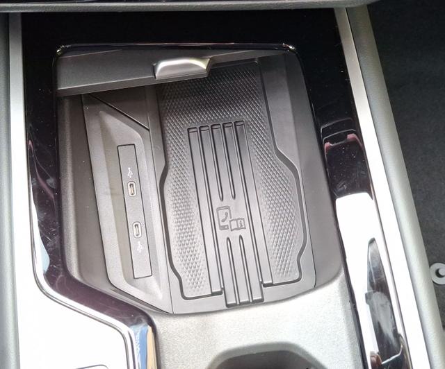 Volkswagen / Passat Variant / Grau / / / , Beispielbilder, ggf. teilweise mit Sonderausstattung