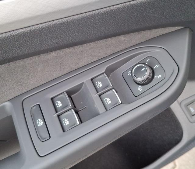 Volkswagen / Golf Variant / / Blue Anemone / / , Beispielbilder, ggf. teilweise mit Sonderausstattung