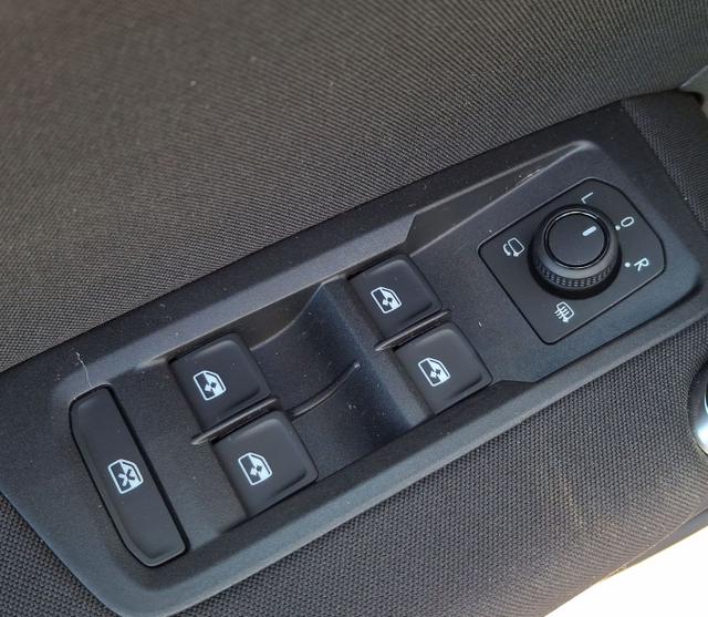 Volkswagen / Touran / Grau / Limited / / , Beispielbilder, ggf. teilweise mit Sonderausstattung