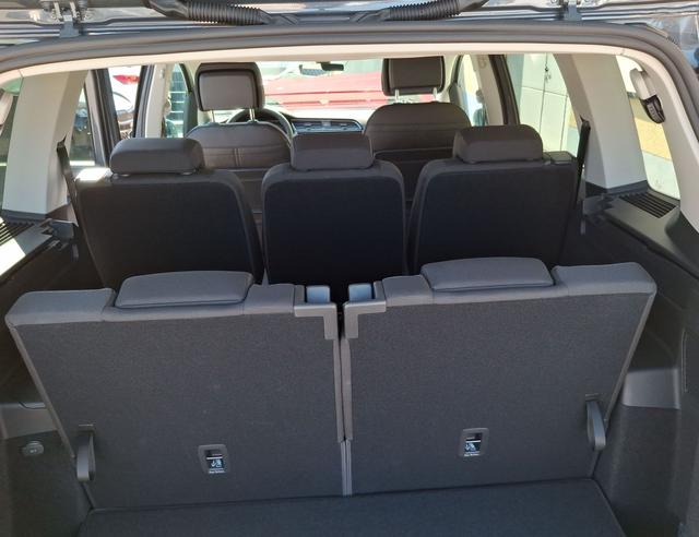 Volkswagen / Touran / Grau / Limited / / , Beispielbilder, ggf. teilweise mit Sonderausstattung