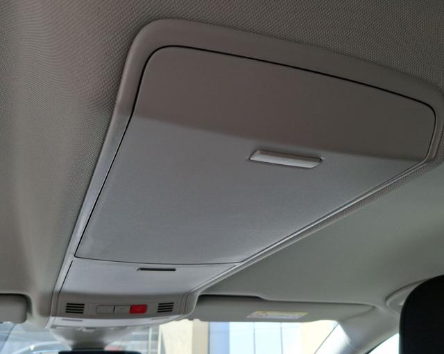 Volkswagen / Touran / Grau / Limited / / , Beispielbilder, ggf. teilweise mit Sonderausstattung