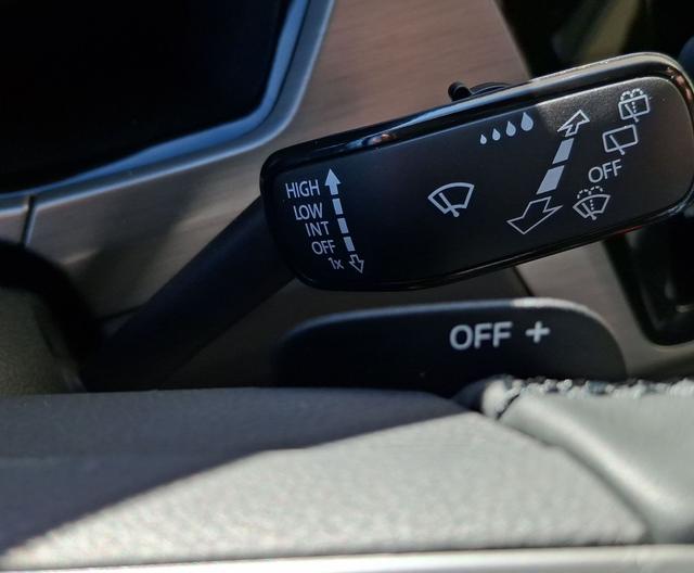 Volkswagen / Touran / Grau / Limited / / , Beispielbilder, ggf. teilweise mit Sonderausstattung