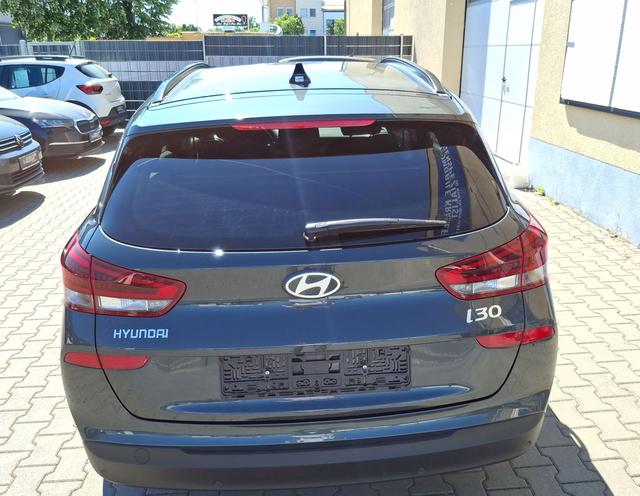 Hyundai / i30 / Grün / Family / / , Beispielbilder, ggf. teilweise mit Sonderausstattung