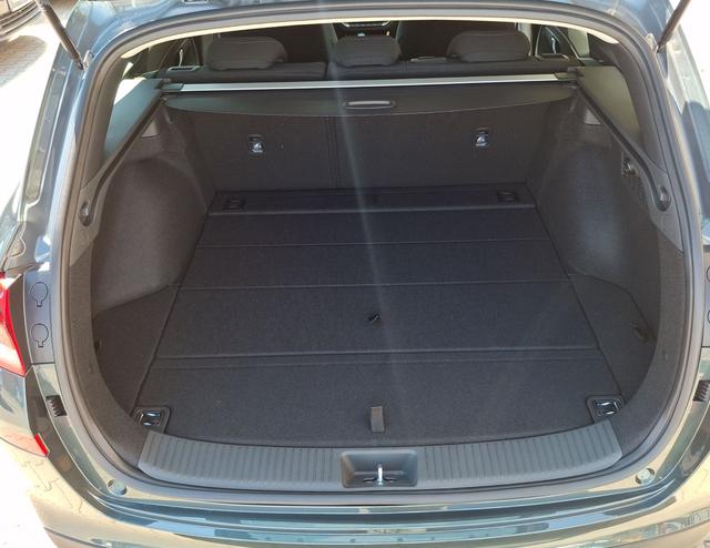 Hyundai / i30 / Grün / Family / / , Beispielbilder, ggf. teilweise mit Sonderausstattung