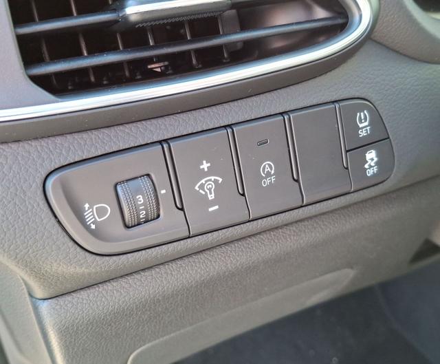 Hyundai / i30 / Grün / Family / / , Beispielbilder, ggf. teilweise mit Sonderausstattung