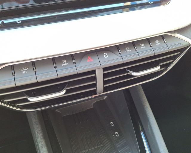 Skoda / Octavia / Schwarz / Selection / / , Beispielbilder, ggf. teilweise mit Sonderausstattung