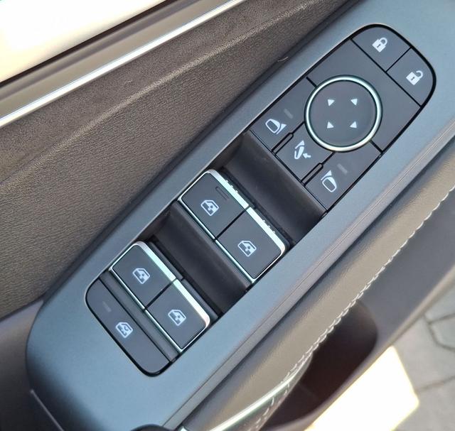 Nissan / Qashqai / Weiß / Tekna + / / , Beispielbilder, ggf. teilweise mit Sonderausstattung