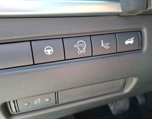 Nissan / Qashqai / Weiß / Tekna + / / , Beispielbilder, ggf. teilweise mit Sonderausstattung