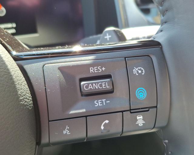 Nissan / Qashqai / Weiß / Tekna + / / , Beispielbilder, ggf. teilweise mit Sonderausstattung