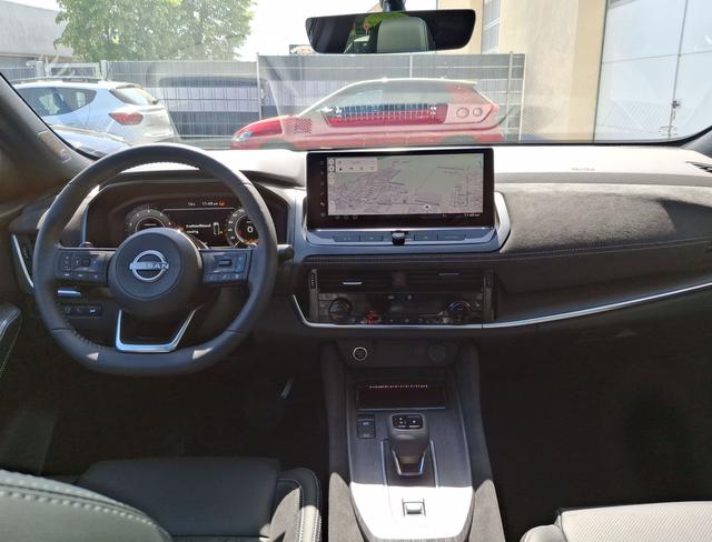 Nissan / Qashqai / Weiß / Tekna + / / , Beispielbilder, ggf. teilweise mit Sonderausstattung