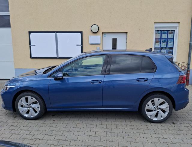 Volkswagen / Golf / Blau / Limited People / / 