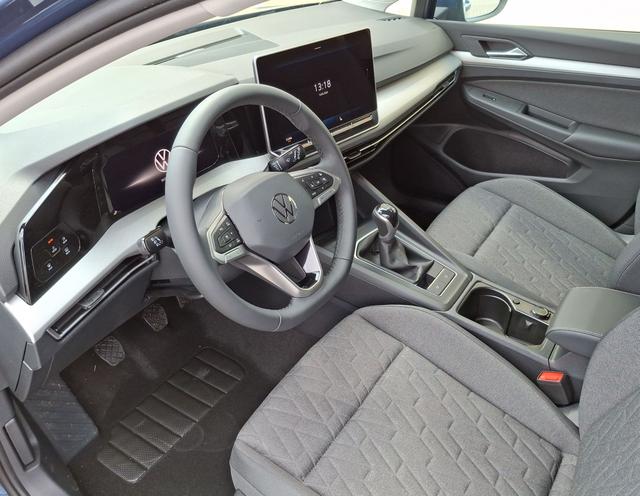 Volkswagen / Golf / Blau / Limited People / / 