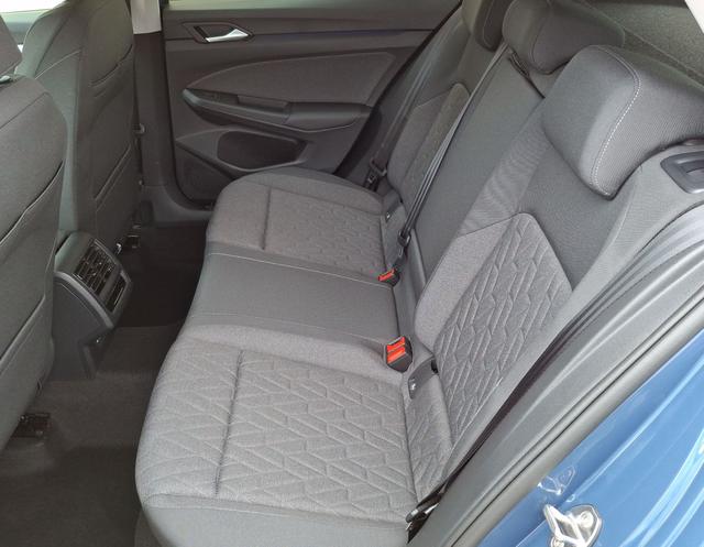 Volkswagen / Golf / Blau / Limited People / / 