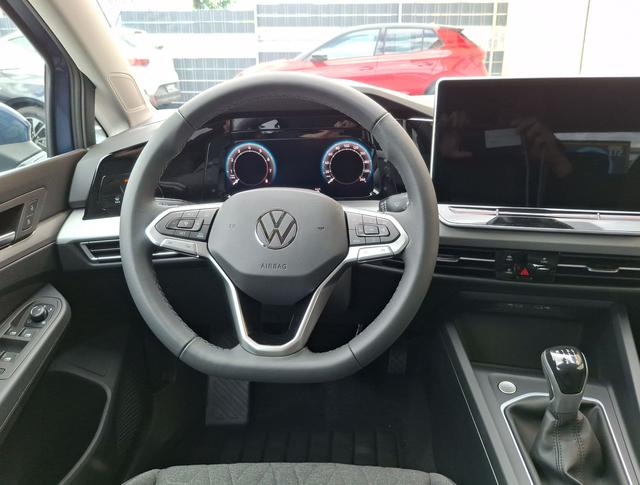 Volkswagen / Golf / Blau / Limited People / / 