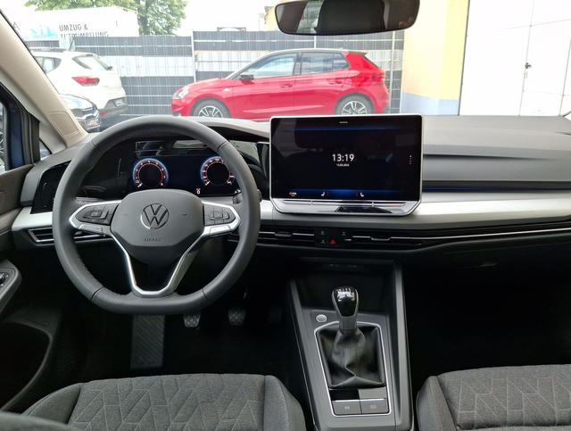 Volkswagen / Golf / Blau / Limited People / / 