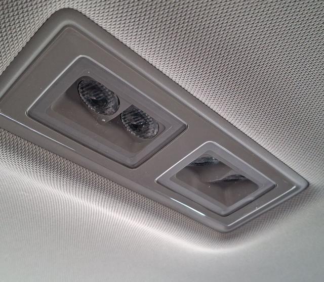 Volkswagen / Golf / Blau / Limited People / / 