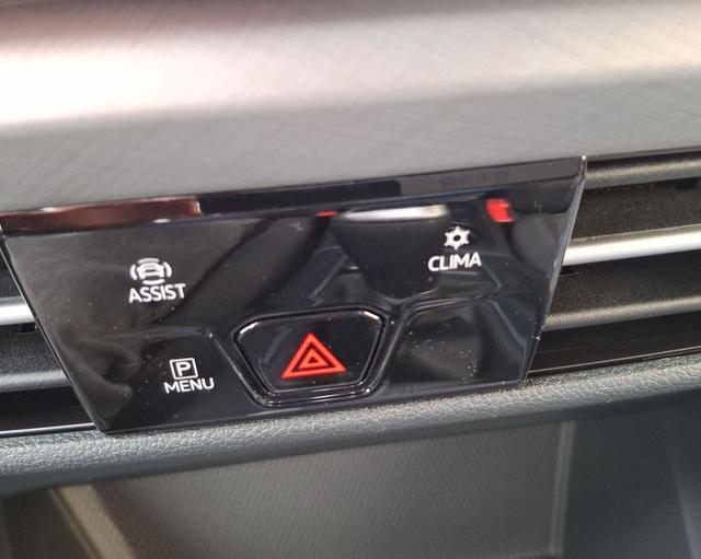 Volkswagen / Golf / Blau / Limited People / / 