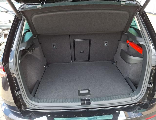 Skoda / Karoq / Schwarz / 130 Jahre + AHK / / , Beispielbilder, ggf. teilweise mit Sonderausstattung