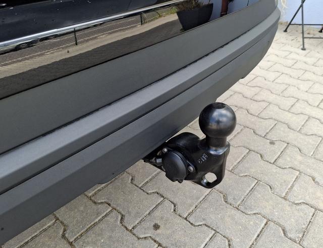 Skoda / Karoq / Schwarz / 130 Jahre + AHK / / , Beispielbilder, ggf. teilweise mit Sonderausstattung