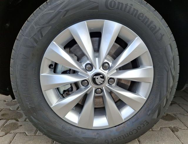 Skoda / Karoq / Schwarz / 130 Jahre + AHK / / , Beispielbilder, ggf. teilweise mit Sonderausstattung