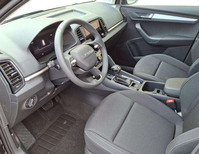 Skoda / Karoq / Schwarz / 130 Jahre + AHK / / , Beispielbilder, ggf. teilweise mit Sonderausstattung