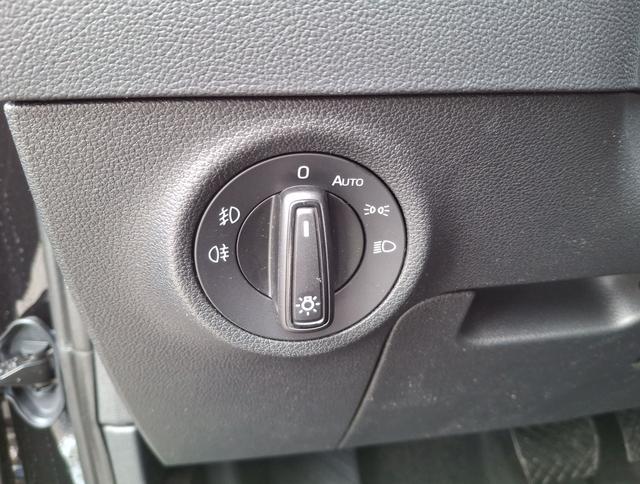Skoda / Karoq / Schwarz / 130 Jahre + AHK / / , Beispielbilder, ggf. teilweise mit Sonderausstattung