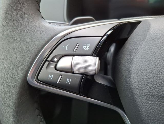 Skoda / Karoq / Schwarz / 130 Jahre + AHK / / , Beispielbilder, ggf. teilweise mit Sonderausstattung
