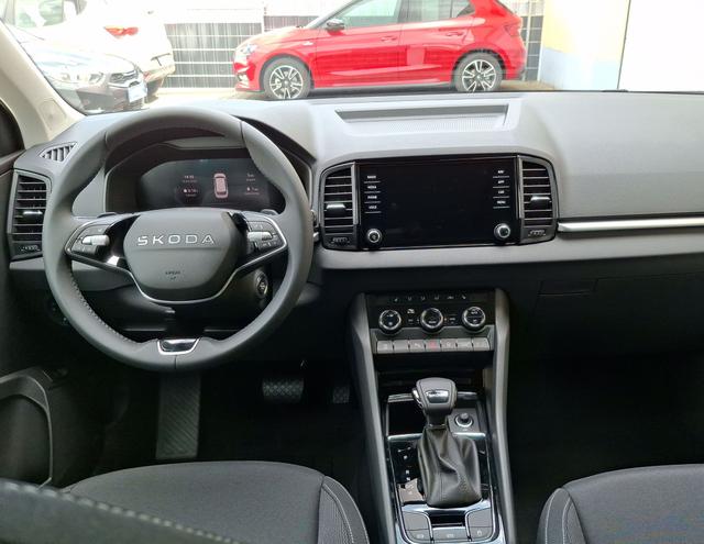 Skoda / Karoq / Schwarz / 130 Jahre + AHK / / , Beispielbilder, ggf. teilweise mit Sonderausstattung