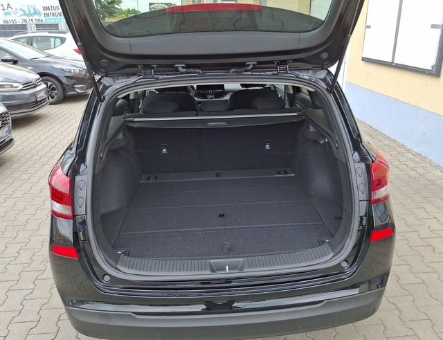 Hyundai / i30 / Schwarz / Family / / , Beispielbilder, ggf. teilweise mit Sonderausstattung