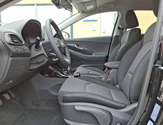 Hyundai / i30 / Schwarz / Family / / , Beispielbilder, ggf. teilweise mit Sonderausstattung