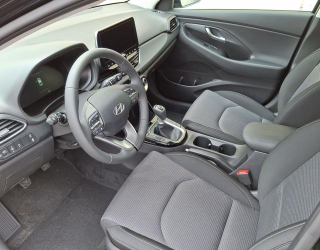 Hyundai / i30 / Schwarz / Family / / , Beispielbilder, ggf. teilweise mit Sonderausstattung