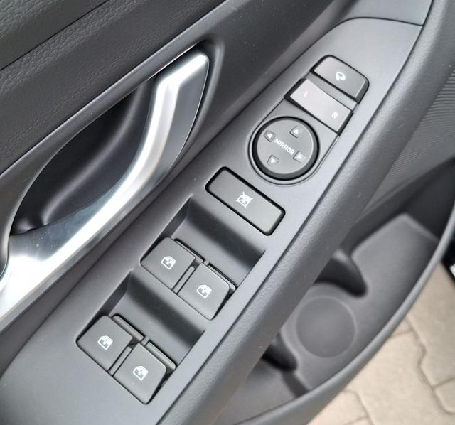 Hyundai / i30 / Schwarz / Family / / , Beispielbilder, ggf. teilweise mit Sonderausstattung