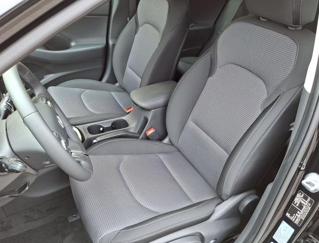 Hyundai / i30 / Schwarz / Family / / , Beispielbilder, ggf. teilweise mit Sonderausstattung