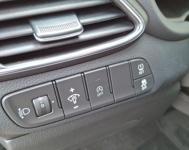 Hyundai / i30 / Schwarz / Family / / , Beispielbilder, ggf. teilweise mit Sonderausstattung